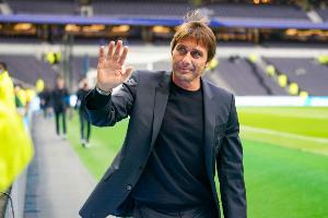 罗马诺:孔蒂愿在赛季中期接手工作,但目前与曼联无实质性联系